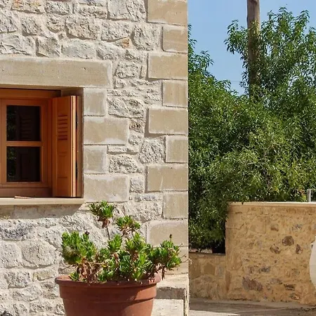 بيت للعطل Amygdalia Traditional House *