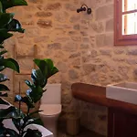 Semesterbostad Amygdalia Traditional House *
